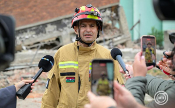 Életveszélyes állapotban mentették ki a férfit az összeomlott épület romjai alól Székesfehérváron