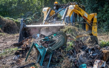 Több mint 5,5 ezer köbméternyi hulladék terheli a Pilisi Parkerdőt