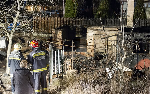 Holttestet találtak egy kigyulladt szigetszentmártoni házban