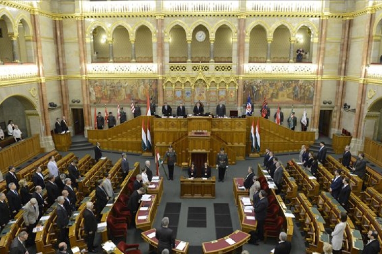 OGY - Az adóhatóság átalakításáról szavaz ma a parlament