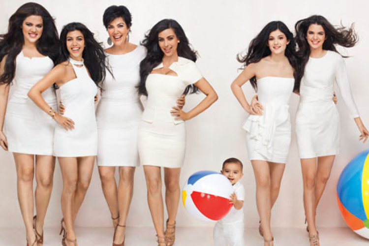 A Kardashian család és a macskájával pózoló Taylor Swift az év sztárja
